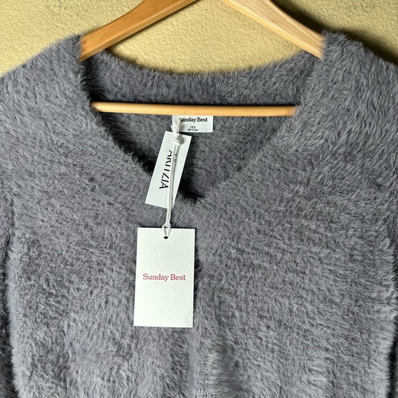 Brand New Aritzia Sunday Best Fuzzy Sweater - Picture 3 of 9